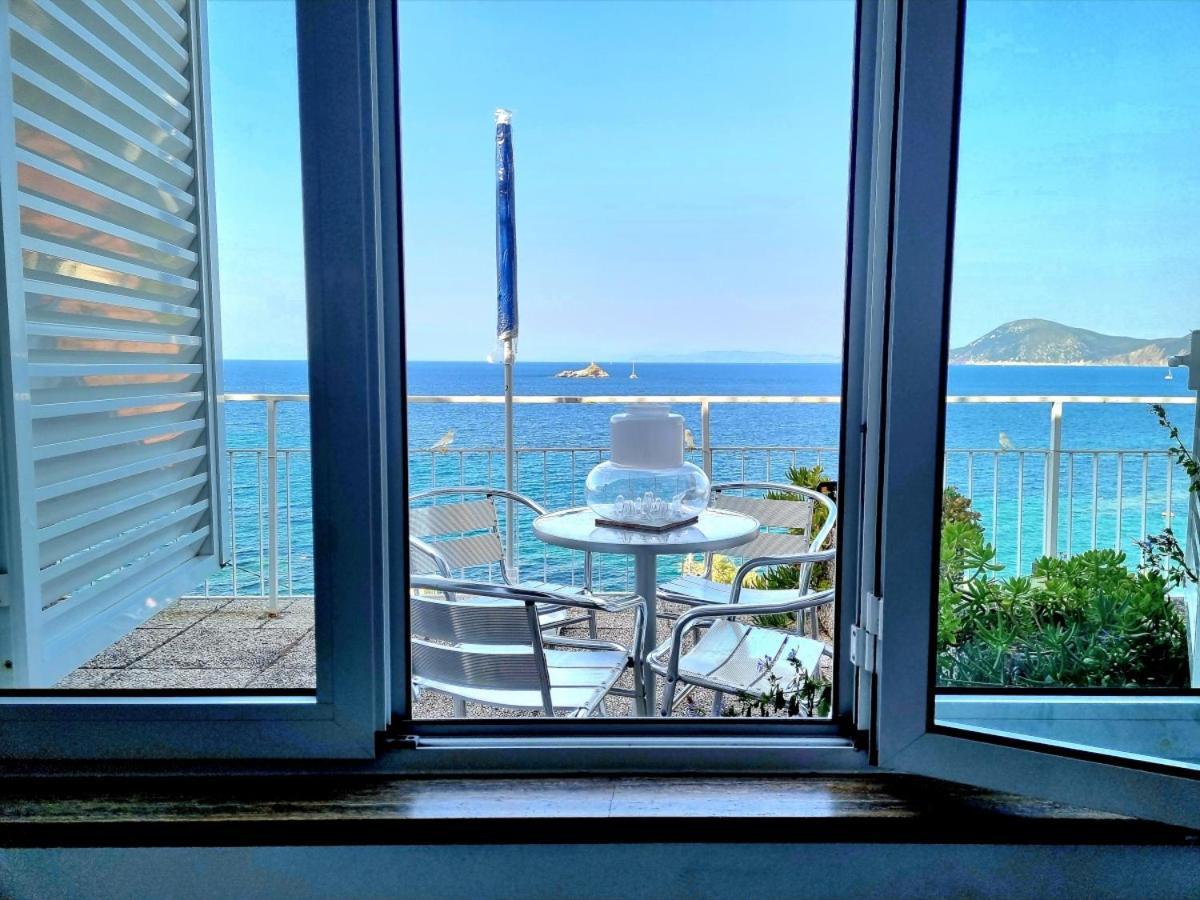Appartamenti La Terrazza Sulle Ghiaie - Goelba Portoferraio Ngoại thất bức ảnh